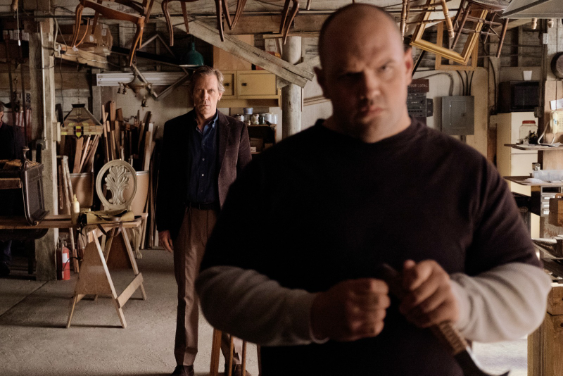 Hugh Laurie and Ethan Suplee (Photo: Hulu)